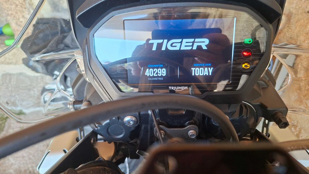 Triumph Tiger 800 XCX