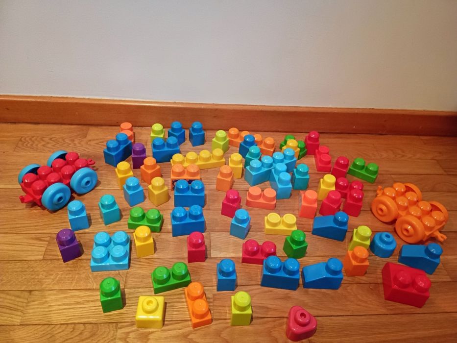 Carrinho com 60 blocos Mega Blocks