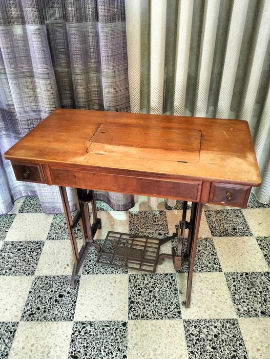 Máquina de Costura Oliva