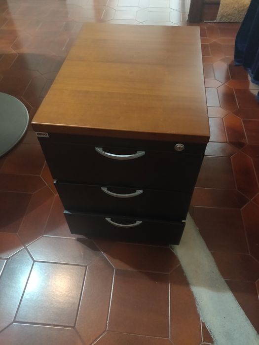 Sofá em pele igual a novo