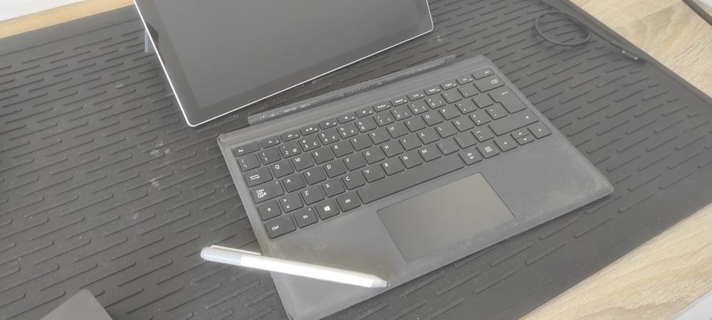 Surface pro 4 i5 8gb 256GB