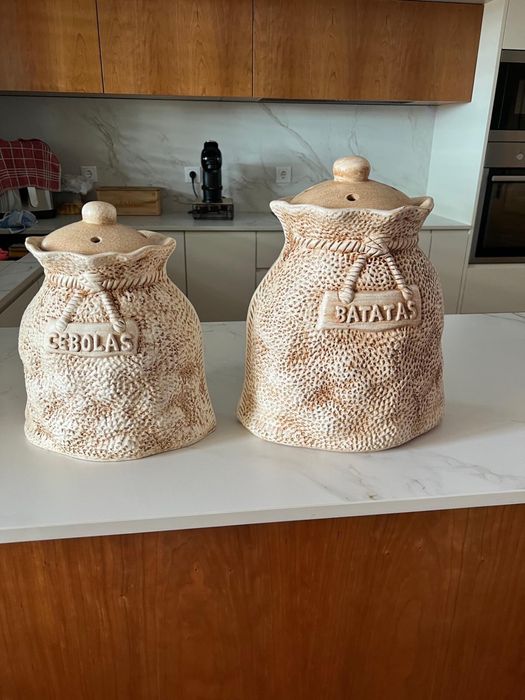 Potes para cebolas e batatas