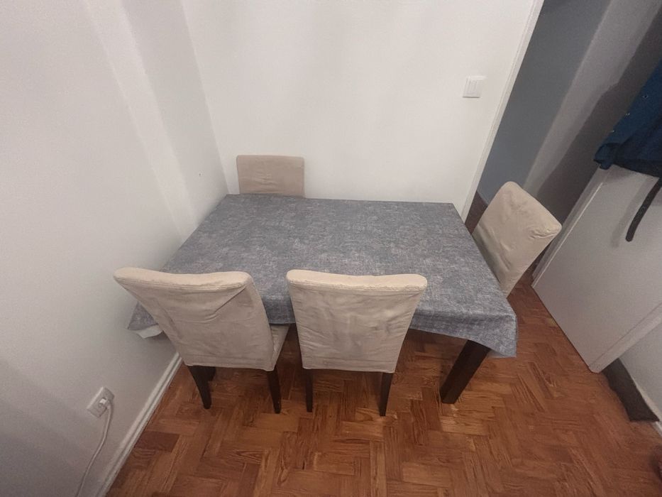 Mesa de jantar Ikea  Extensivel  castanha/ preta + 6 cadeiras