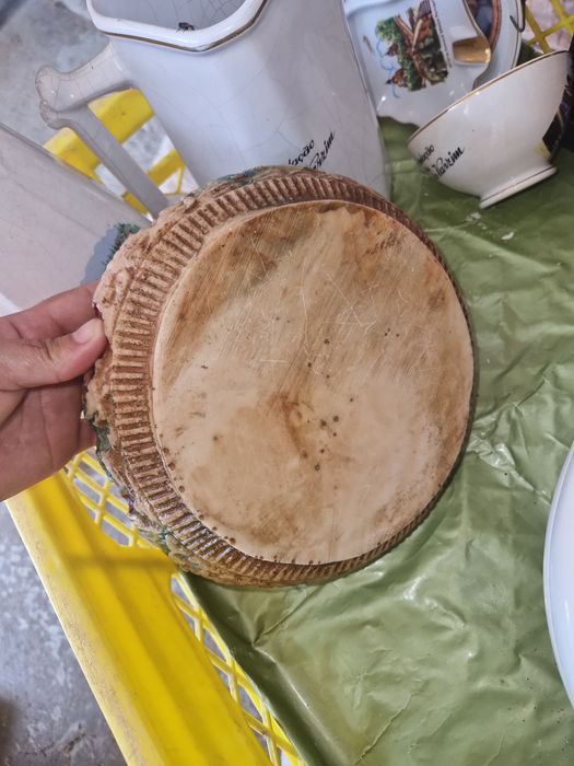 Castiçais de vela grossa e cinzeiro