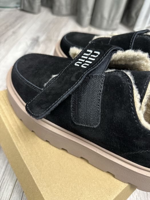 Стильні зимові черевики Miu Miu.