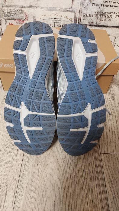 Продам кросівки Asics Jog 100S