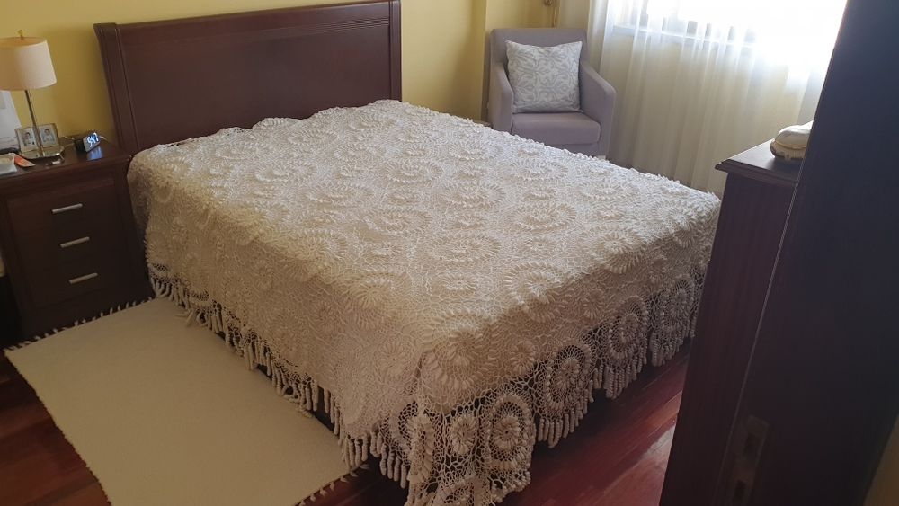 Colcha de Croché Artesanal Feita À Mão  para Cama de Casal – Cor Bege/Cru