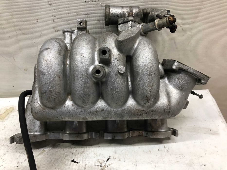 Впускной коллектор на Volvo V40 1.9T 2.0T