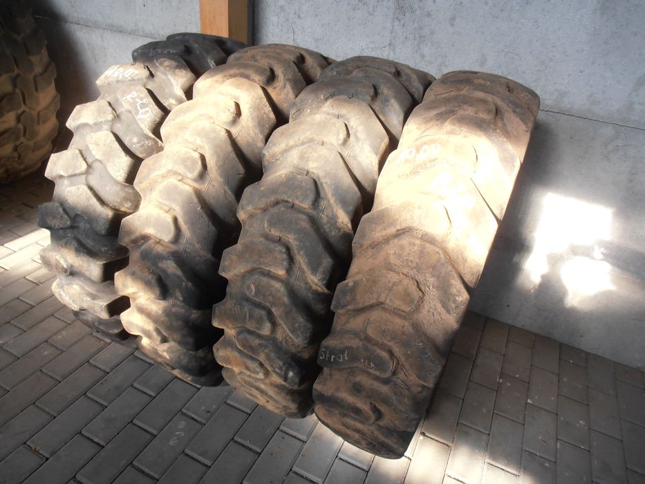 Opony. 10,00 R-20