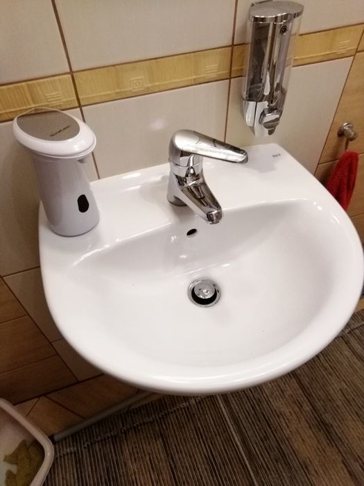 Umywalka łazienkowa z baterią