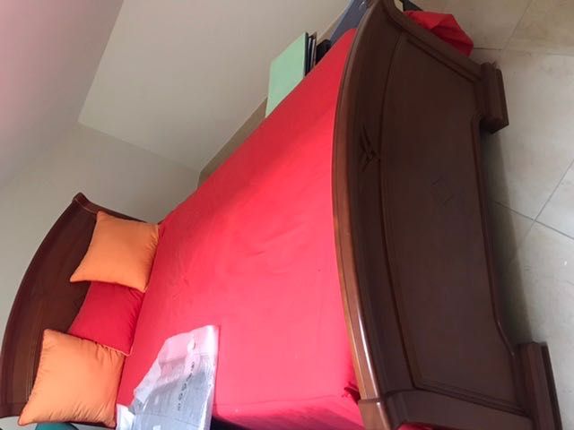 Cama 1,10 m de largura com colchão madeira cereijo