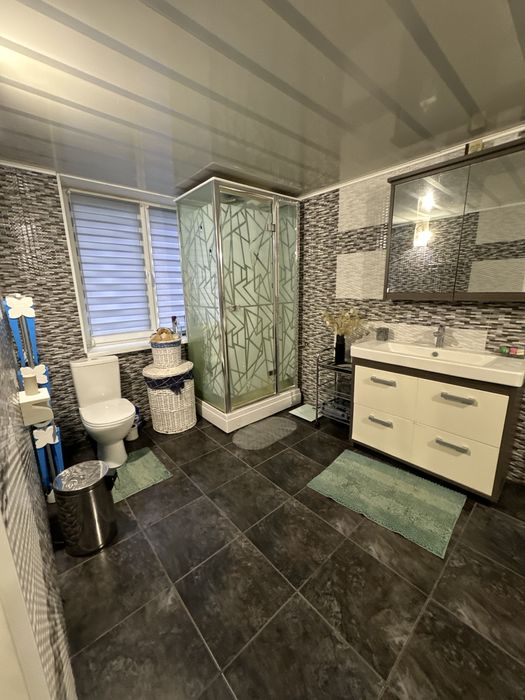 Свободный!Отдельностоящий двухэтажный дом!Свой двор!Есть генератор!