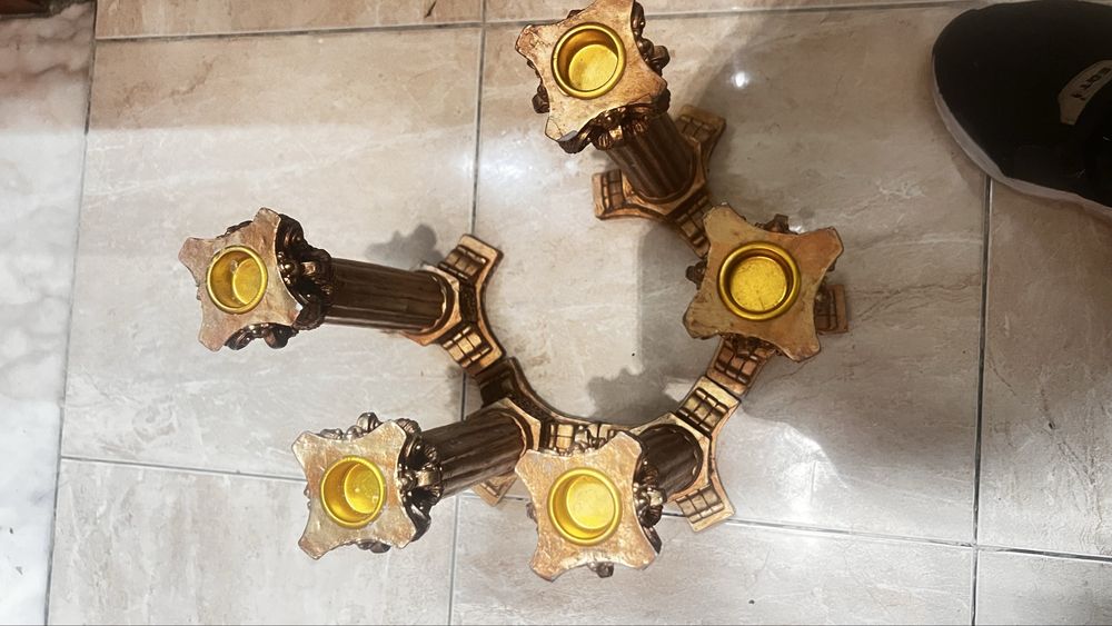Conjunto de 5 Castiçais Estilo Coluna Coríntia Dourada