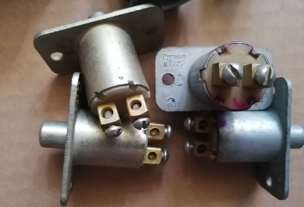 Датчики газ 21 .