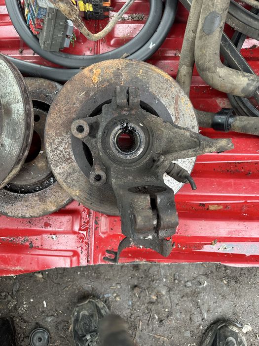 Ступица цапфа поворотный кулак ситроен берлинго пежо партнер СТО