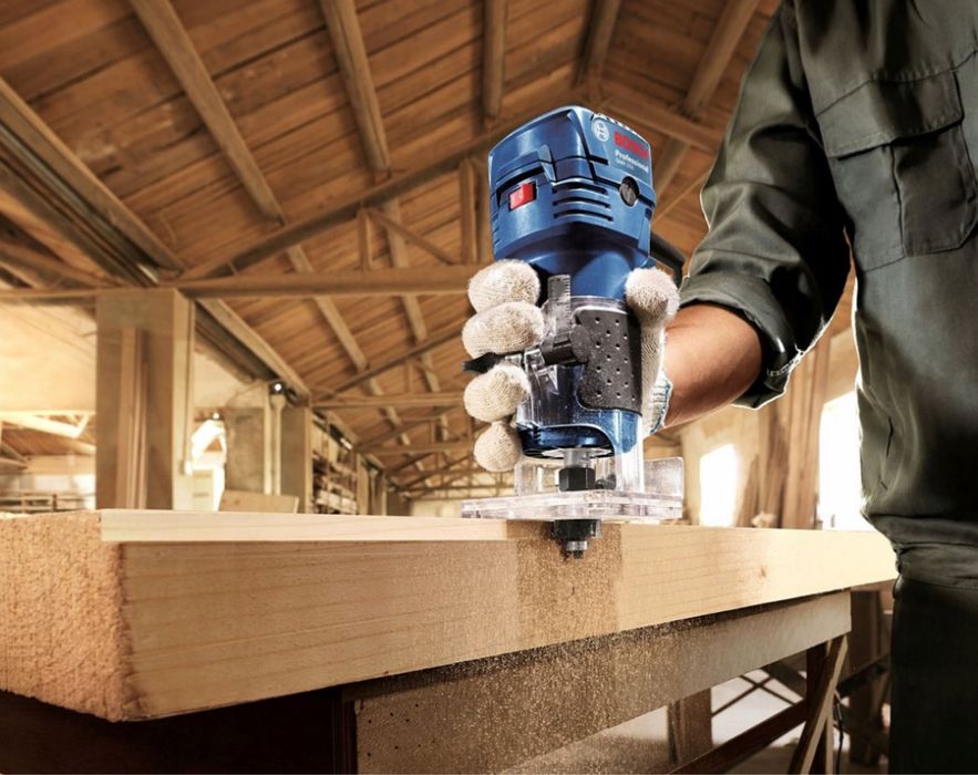 BOSCH Frezarka Krawędziowa Osprzęt 550 W