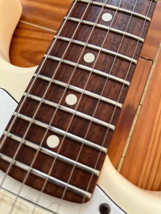 Fender Strat Deluxe with Rosewood Fretboard Olympic WHITE