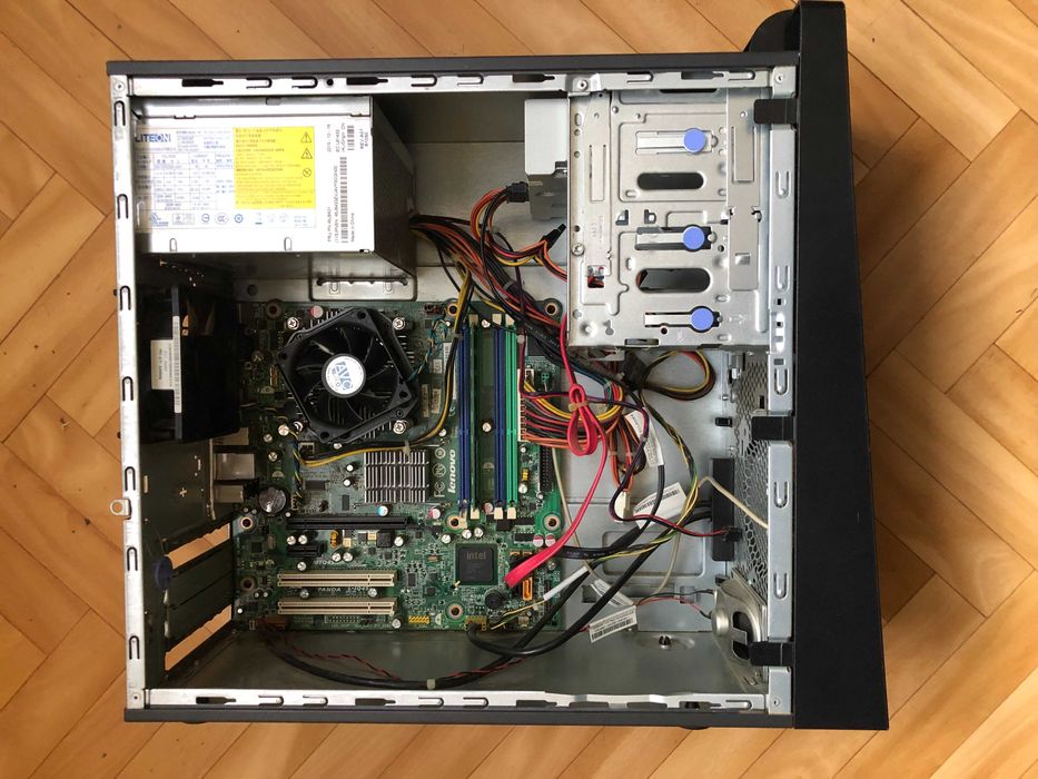 Komputer stacjonarny Lenovo , Windows 11 Pro , RAM 16GB , dysk SSD