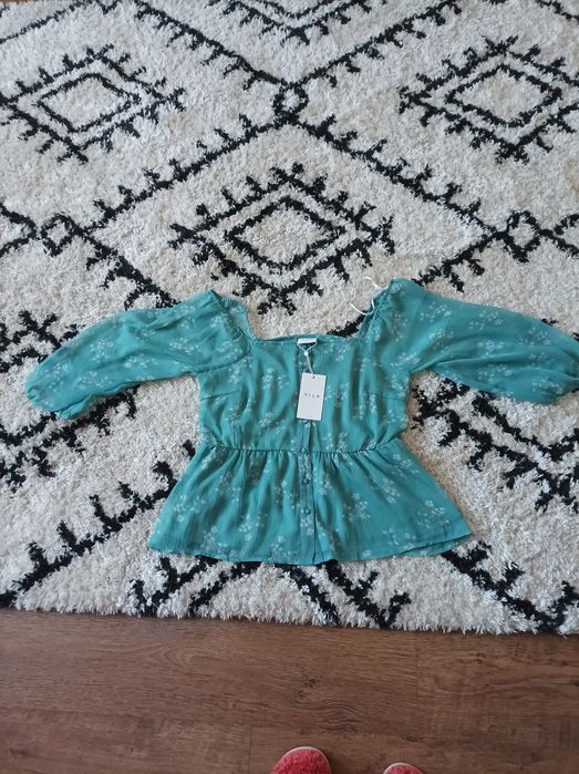 Bluzeczka z baskinką