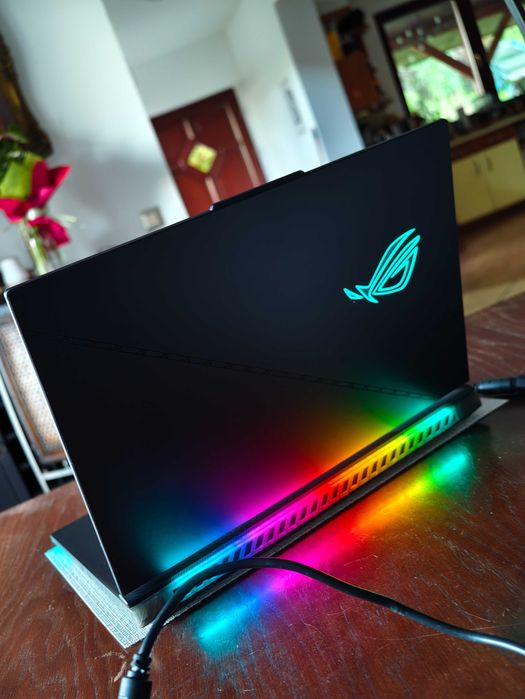 Laptop ASUS ROG STRIX SCAR i9-13980HX, RTX 4080, 64GB RAM, 1TB. Windows Pro