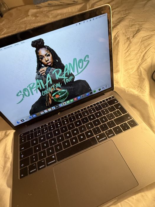 Macbook pro cinzento + rato