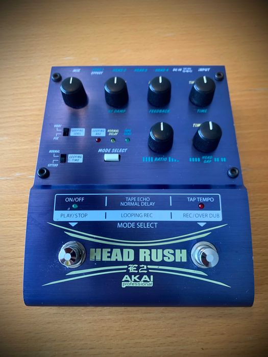 Akai Headrush Delay e Loop