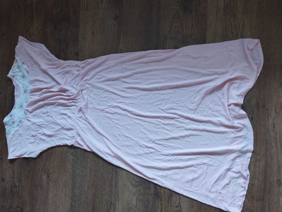 Różowa koszulka nocna