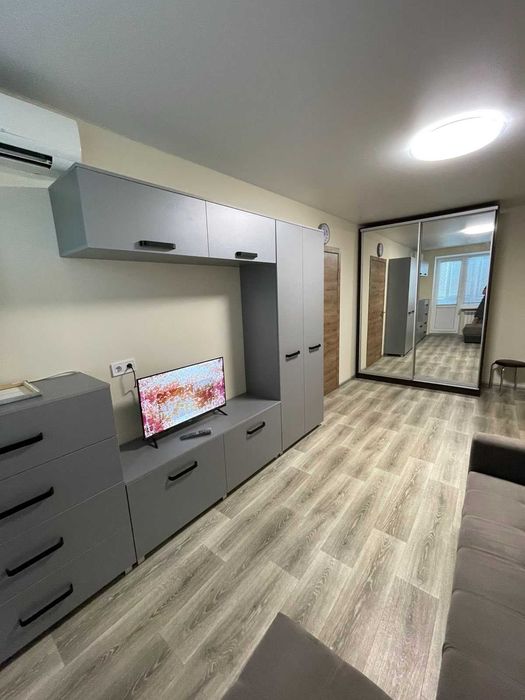 Продается 2-комнатная квартира в центре города.