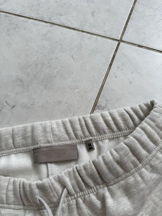 Шорти Essentials