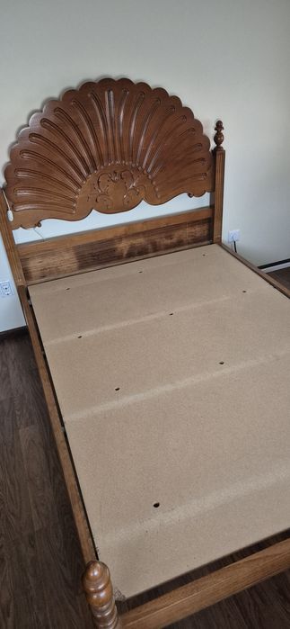 Cama e mesinhas cabeceira