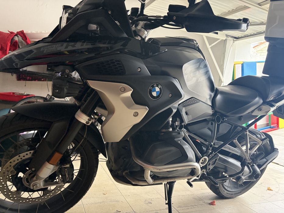 BMW GS 1250R triple black