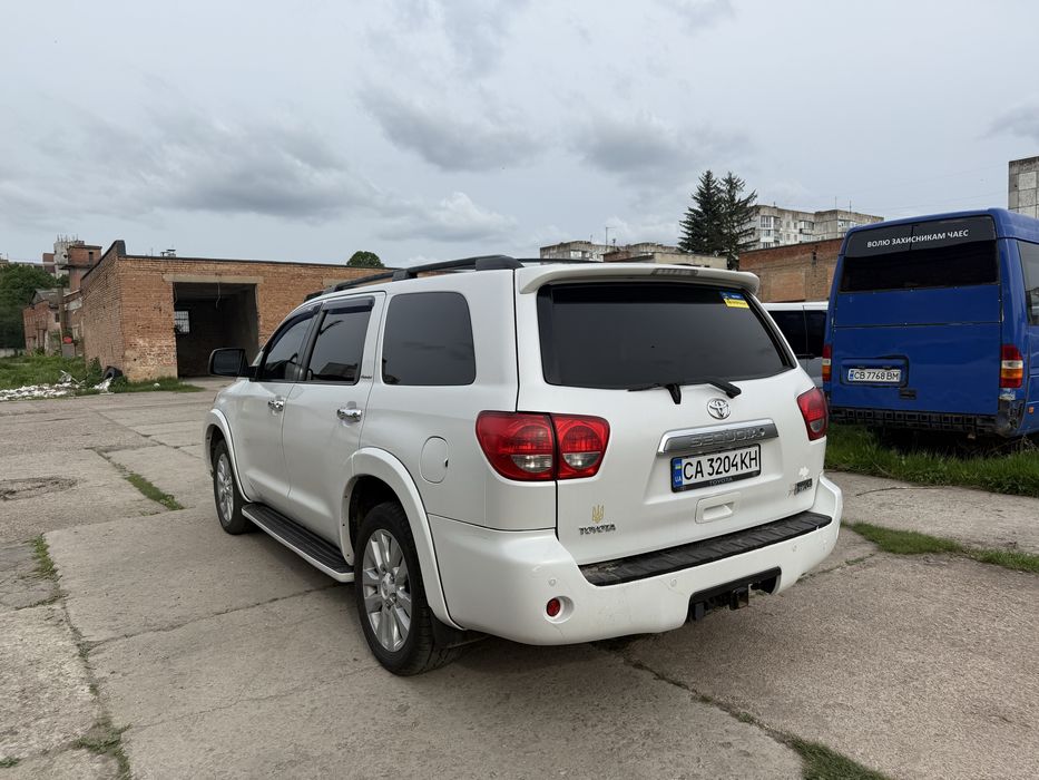 продам Toyota Sequoia