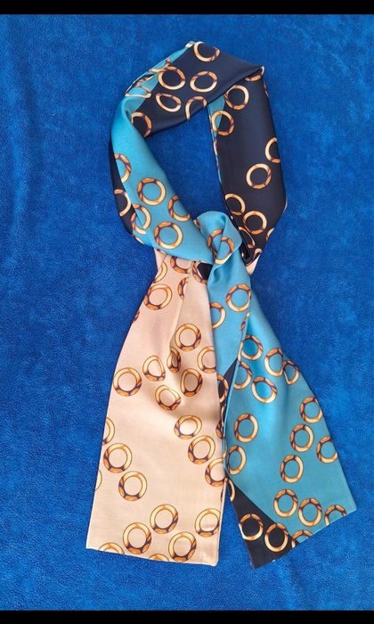 Śliczny delikatny  szalik damski  wąski  elegancki 152/13cm
