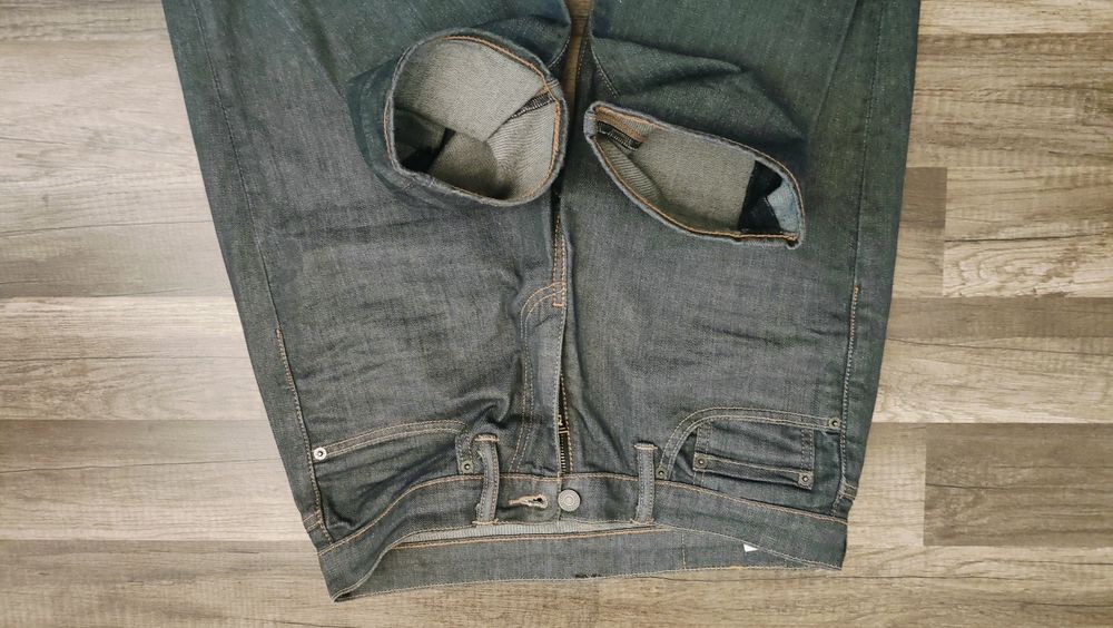 świetne spodnie Levi's 511  32/34 w super stanie