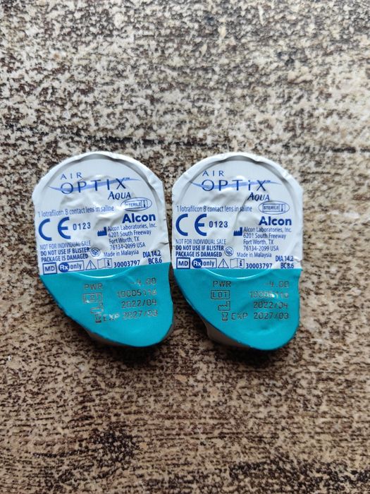 Soczewki mięsięczne Air Optix Aqua -4,00