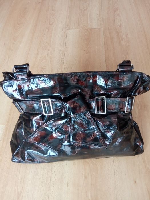 Sprzedam nową torebkę lakierowaną