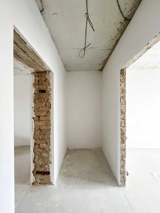 Трикімнатна з частковим ремонтом Ювілейний