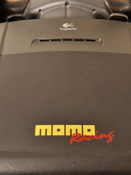 Volante Logitech Momo Racing432526536937328643