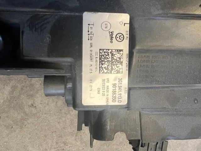 Otica esquerda Vw Passat B8