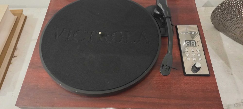 Gira discos Victrola Park Avenue - novo
