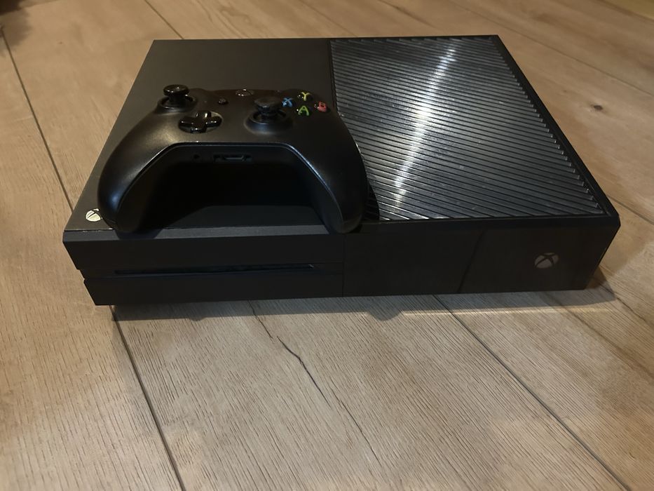 Xbox One + zasilacz + pad