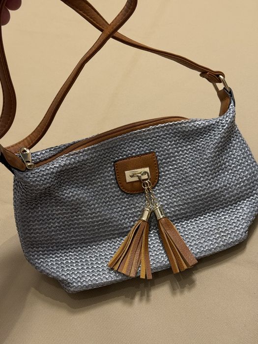 Srebrna torebka na  ramię