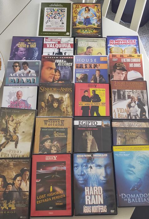 42 DVDs Diversos a funcionar em ótimas condições