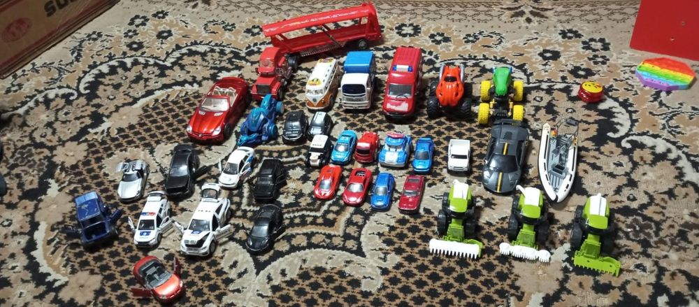 Металеві машинки