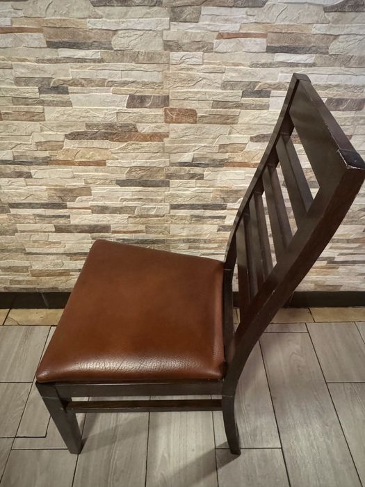 Cadeiras de Madeira Almofadadas