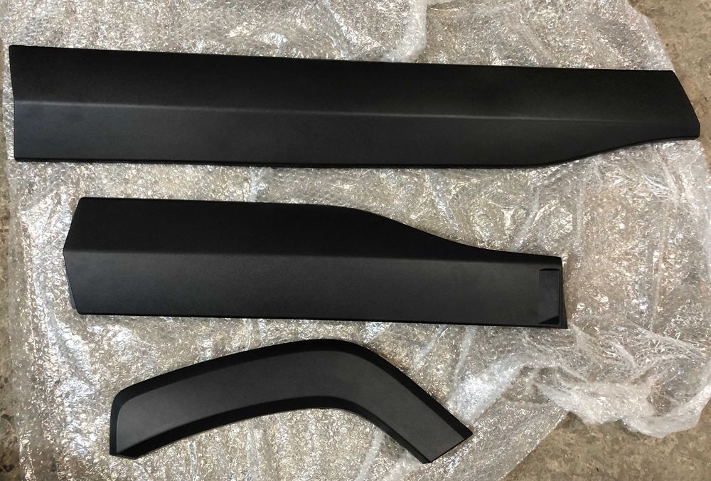 Накладка дверей Toyota Rav4 18-передня