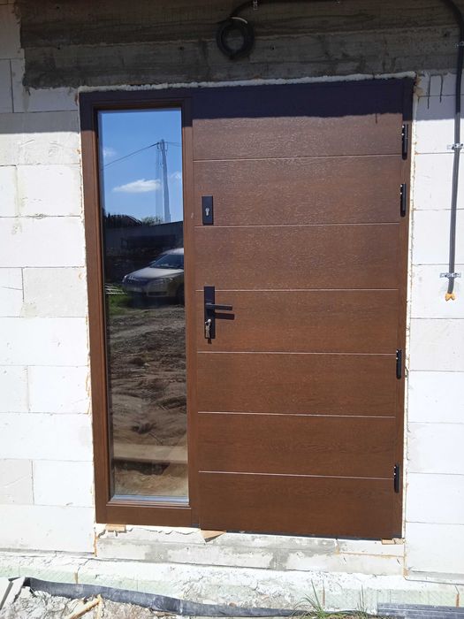 Drzwi zewnętrzne drewniane