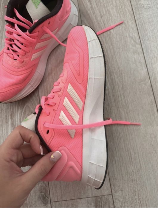 Buty sportowe marki Adidas