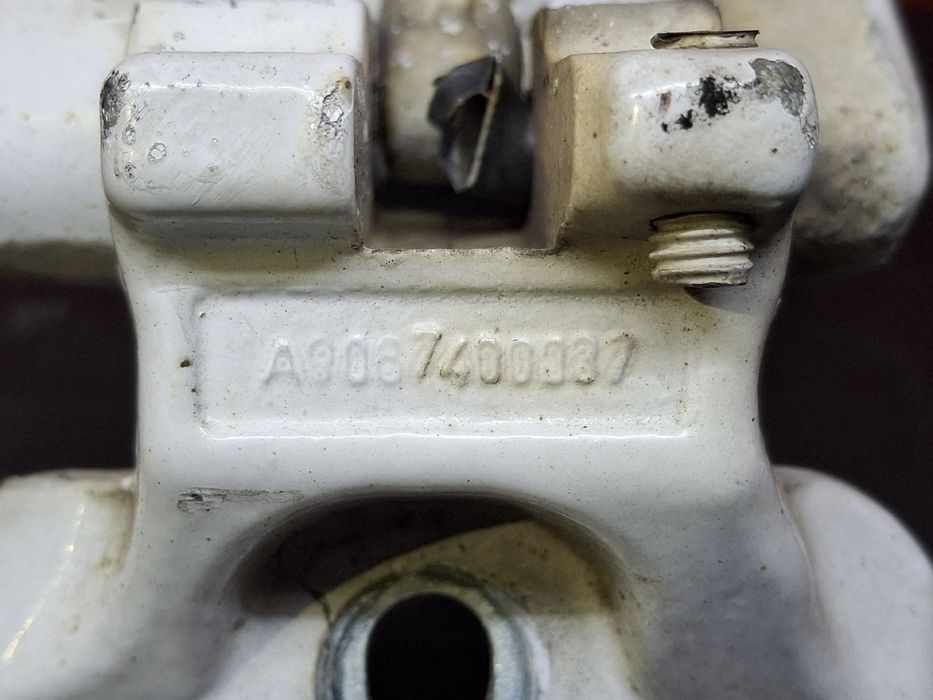 Dobradiça porta trás esquerdo MERCEDES-BENZ Sprinter 3-t (906)