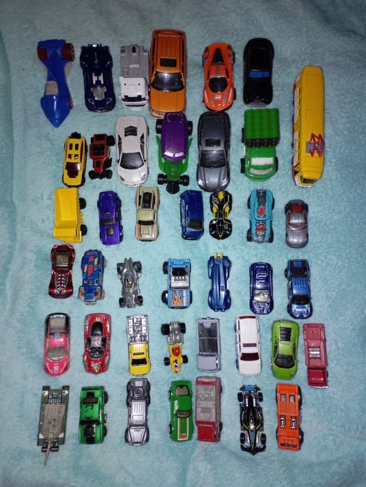 Великий лот колекційних машинок